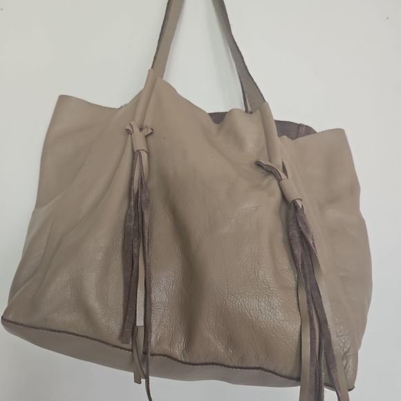 BELOW THE BELT LEATHER TOTE BAG TAN - Picture 1 of 11